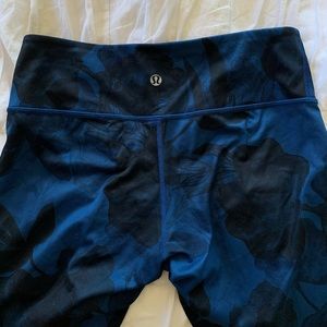 Lululemon leggings navy blue and black pattern